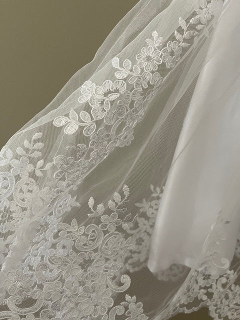 Elegant Christening & Baptism Dresses / Flower Girl Dresses, this dress comes with a Beautiful shoes