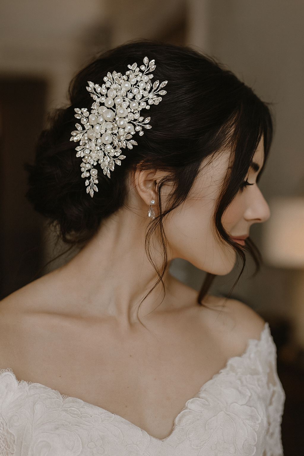 Elegant Bridal Pearl and Crystal Hair Comb – Handmade Wedding Hairpiece for Brides